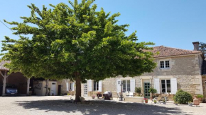 Beautiful 2-Bed Manor House Gite in Mauprevoir